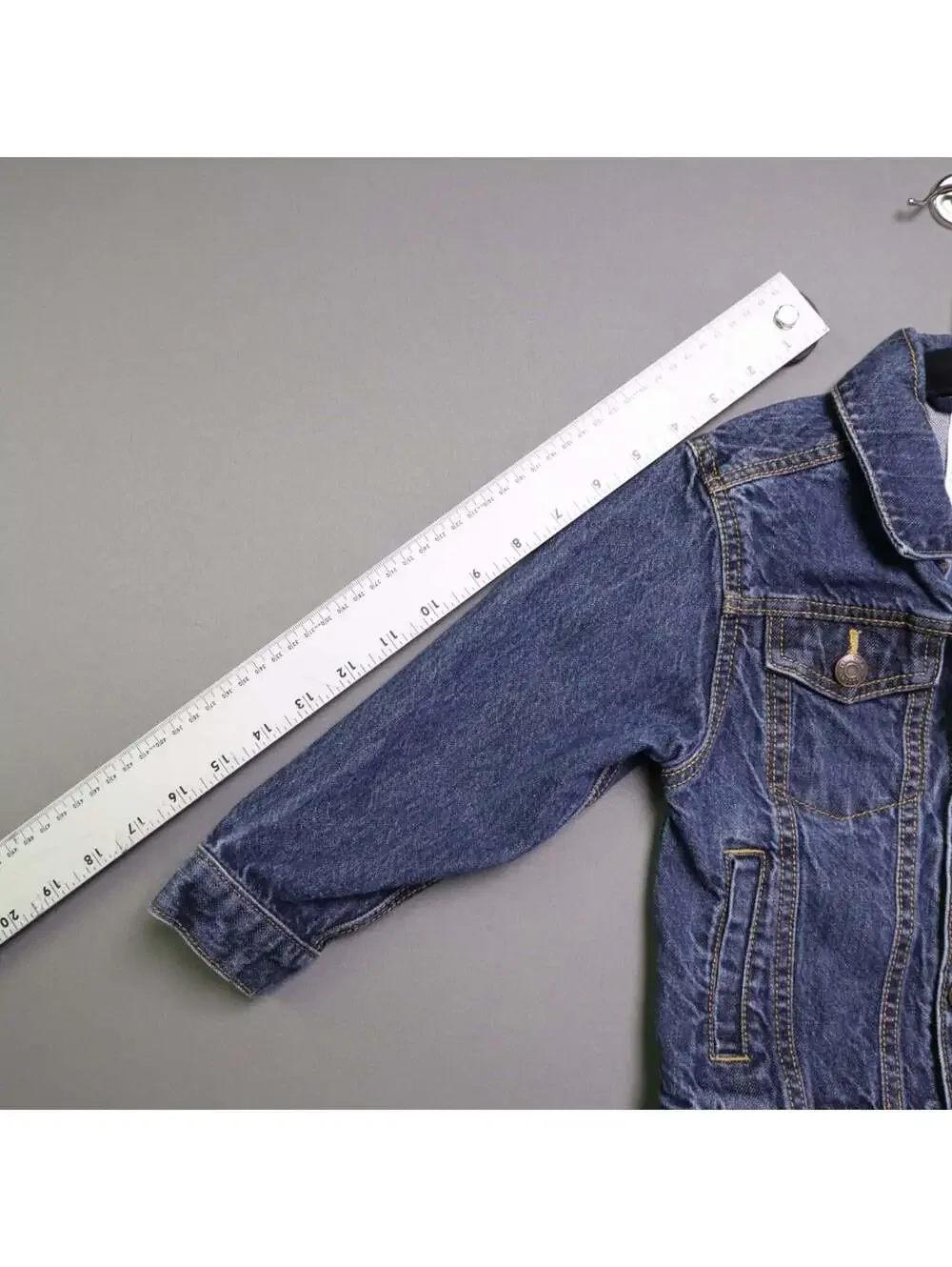 OshKosh B'Gosh Kids Denim Jacket Size 4 Medium Wash Jean Trucker Blue Cotton